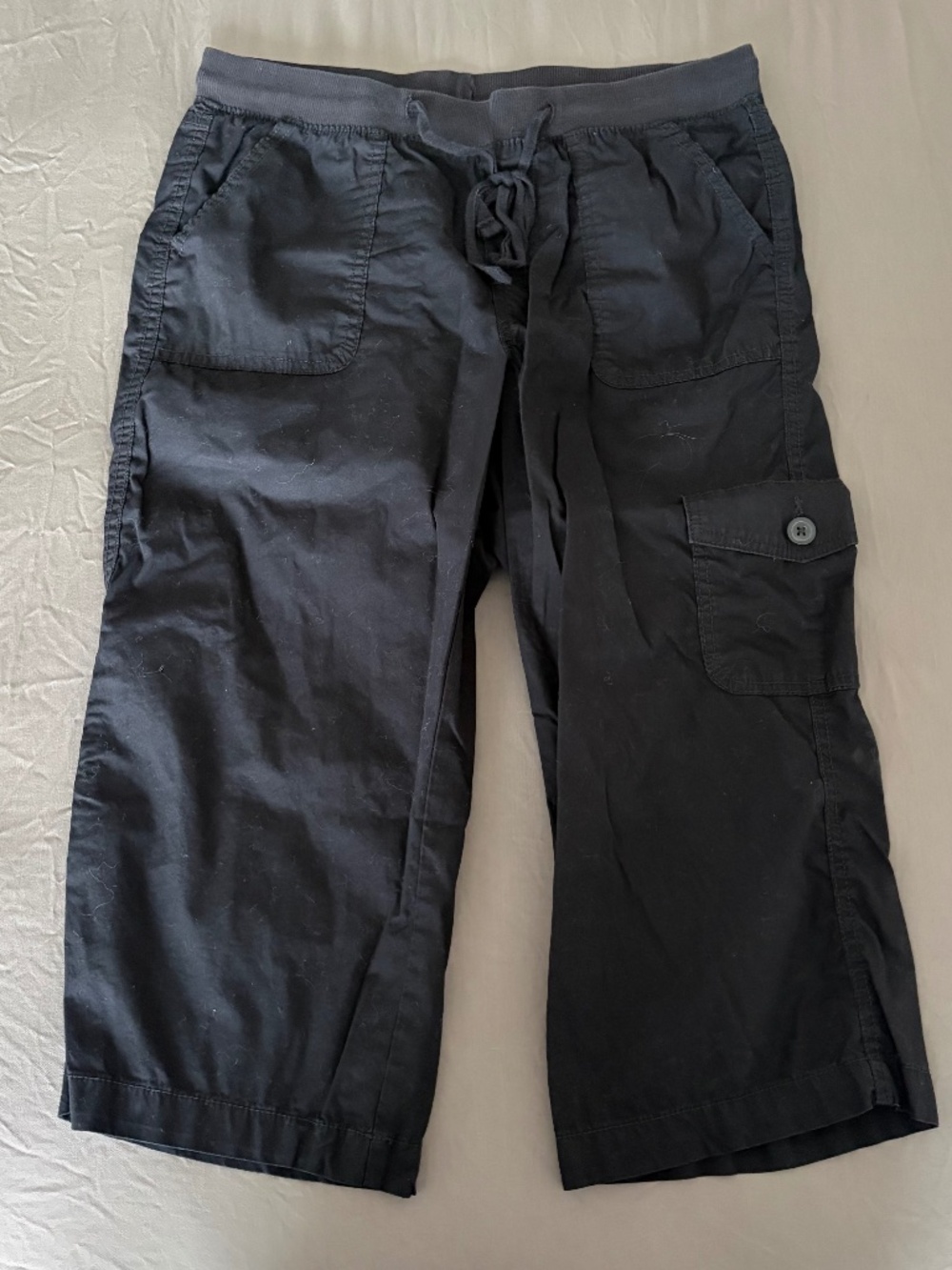 St. John's Bay Women's Medium Black Cargo Straight Leg Cotton Capris